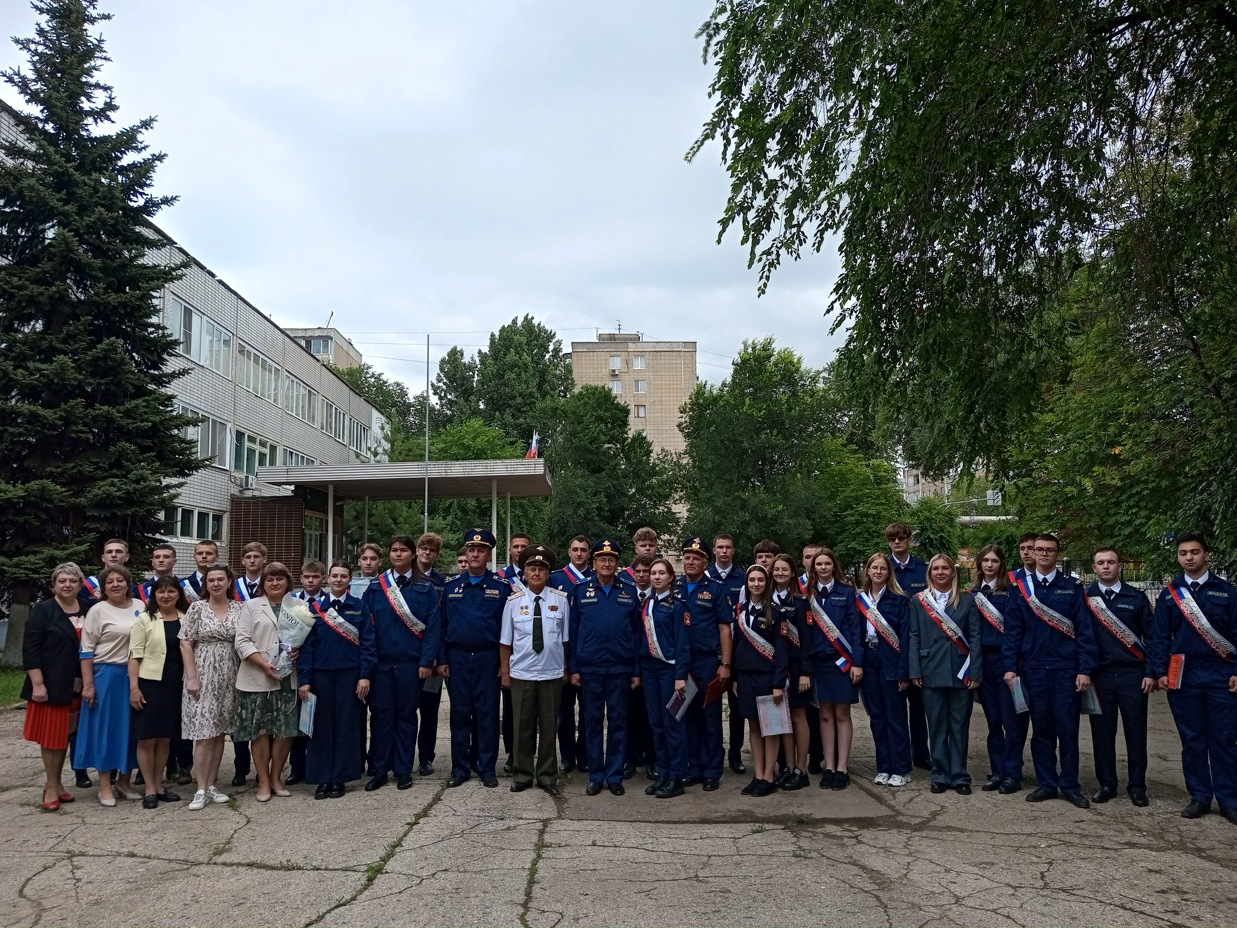 Торжественное вручение аттестатов выпускникам  11 классов..