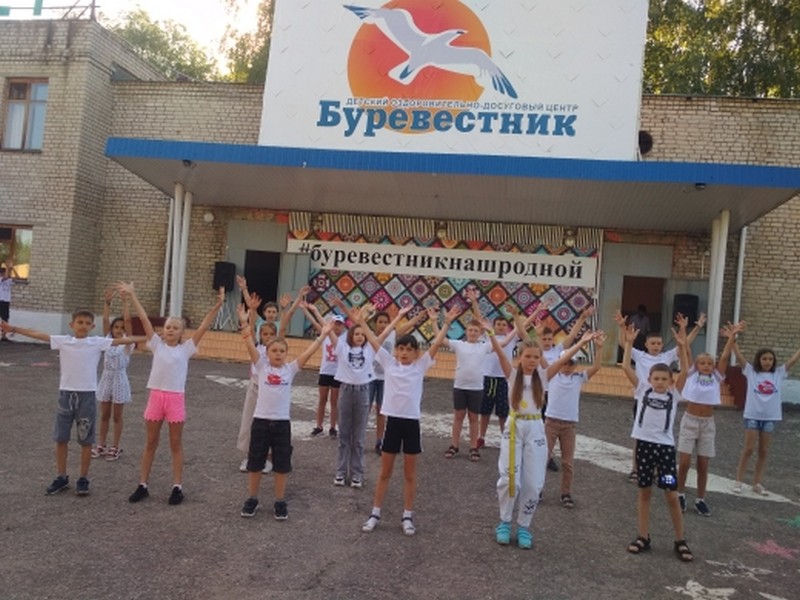 Успейте приобрести путевки: для детей в загородных лагерях в летний период будут организованы профильные смены.