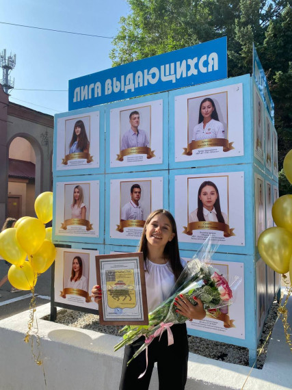 Юлия Сулаева, ученица школы &quot;Патриот&quot;, стала одним из 25 молодежных лидеров, занесенных на молодежную Доску почета &quot;Лига выдающихся&quot;.